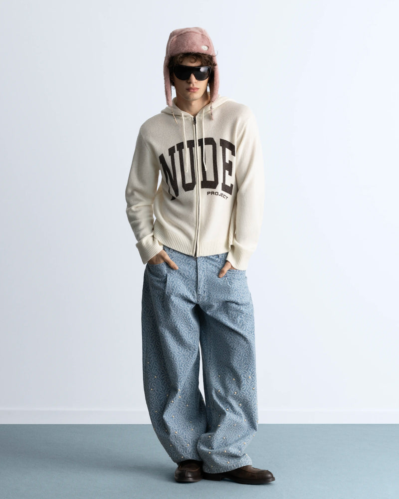 MAN [Model is 1.83 m / 6’0” wearing size L]