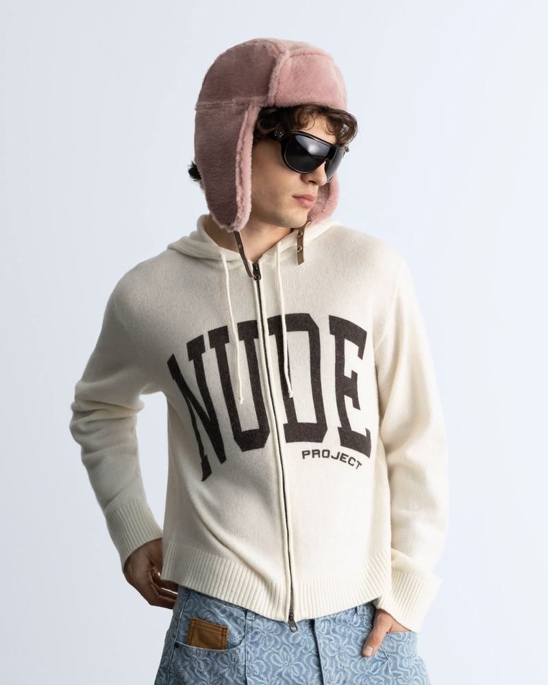 MAN [Model is 1.83 m / 6’0” wearing size L]