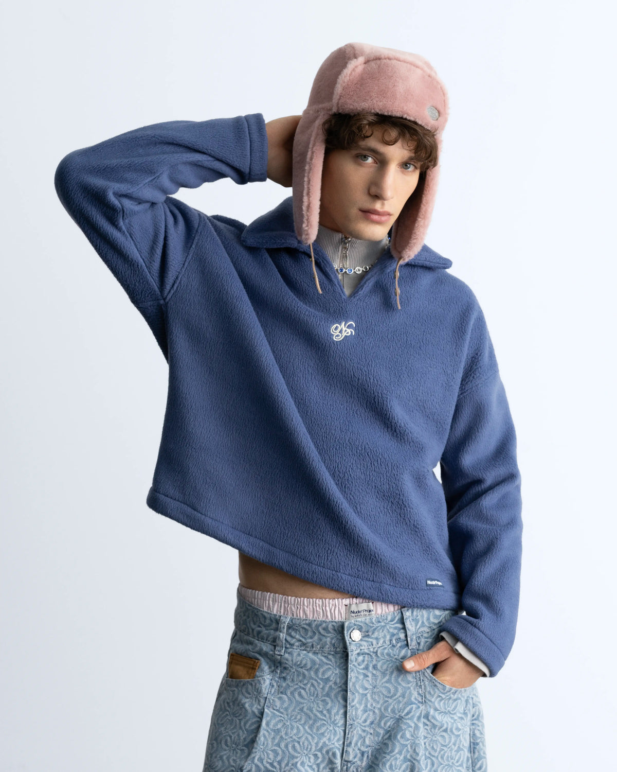 MAN [Model is 1.83 m / 6’0” wearing size M]