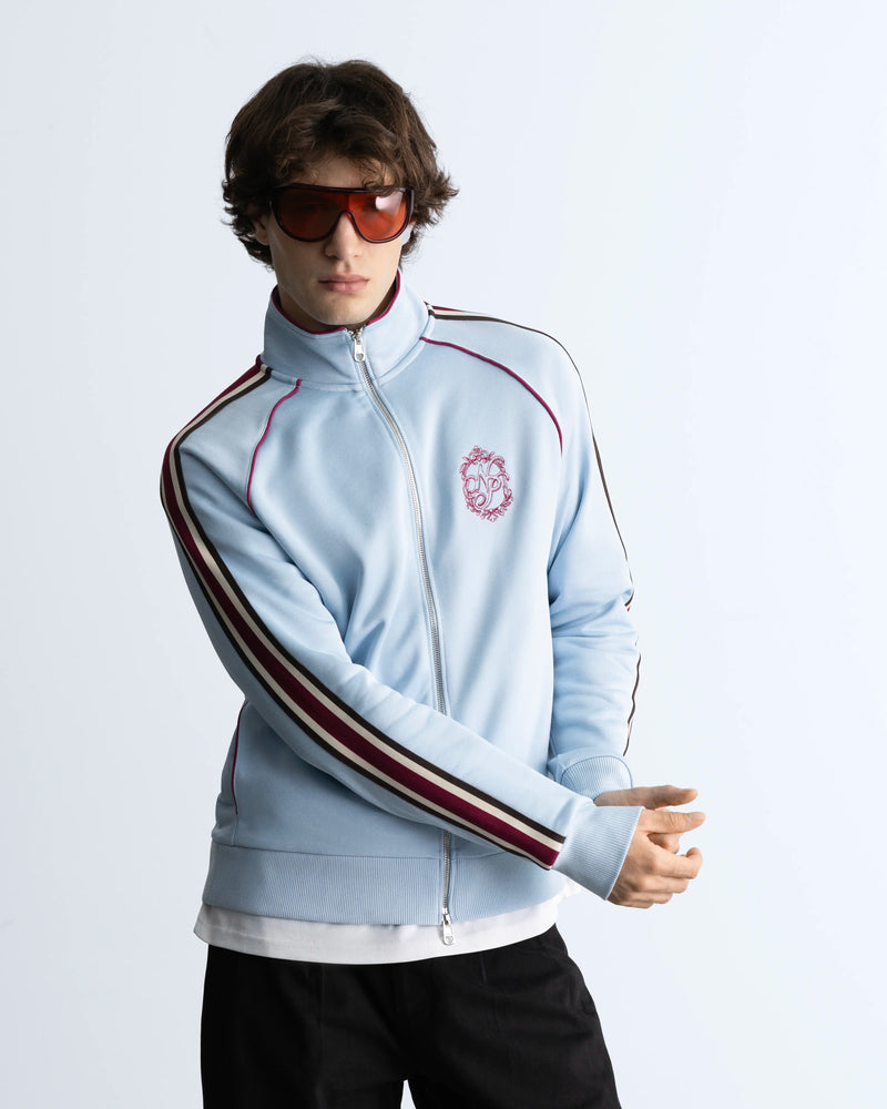 MAN [Model is 1.83 m / 6’0” wearing size L]