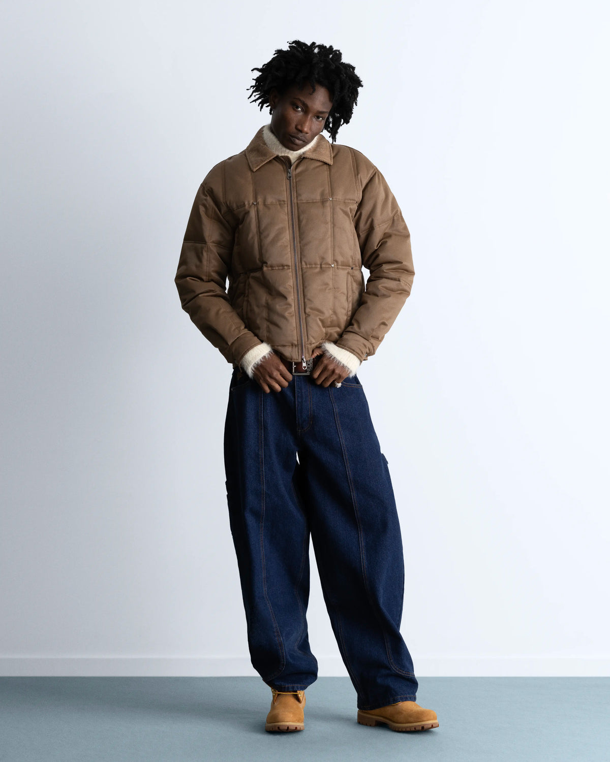 MAN [Model is 1.89 m / 6’2” wearing size L]