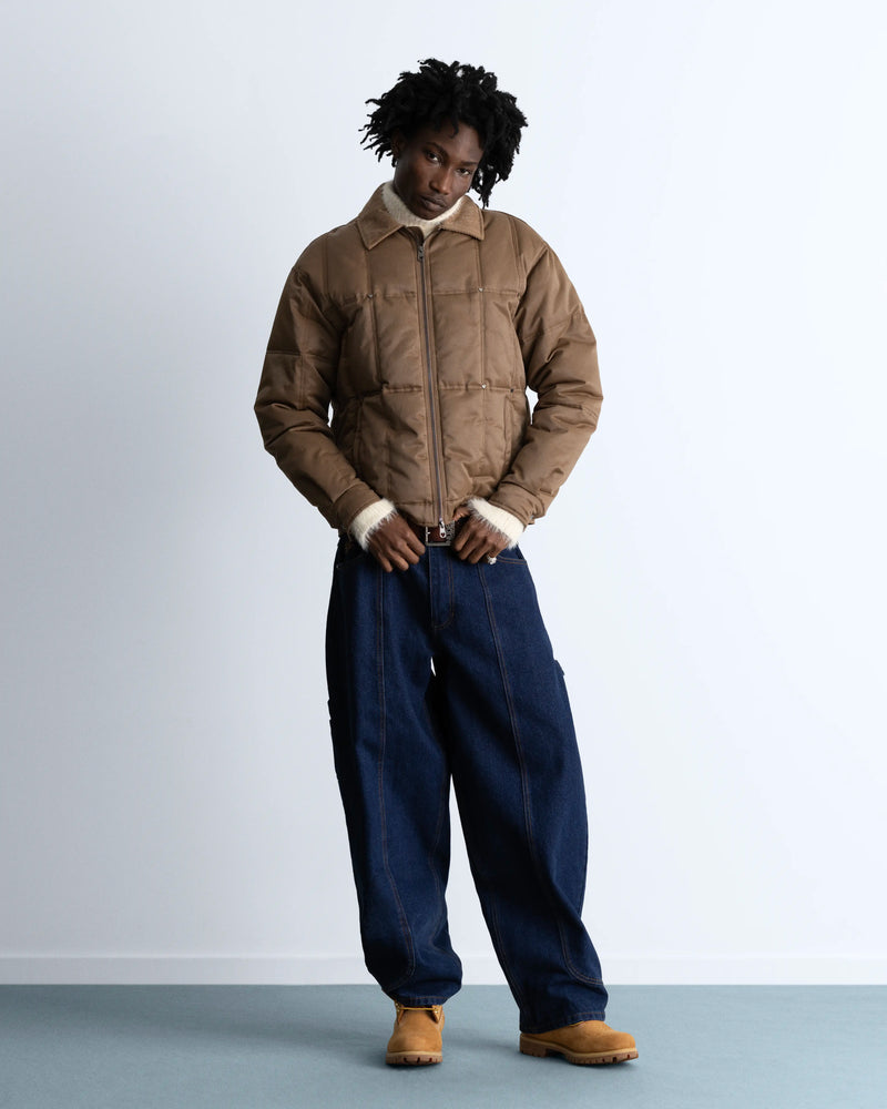 MAN [Model is 1.89 m / 6’2” wearing size L]