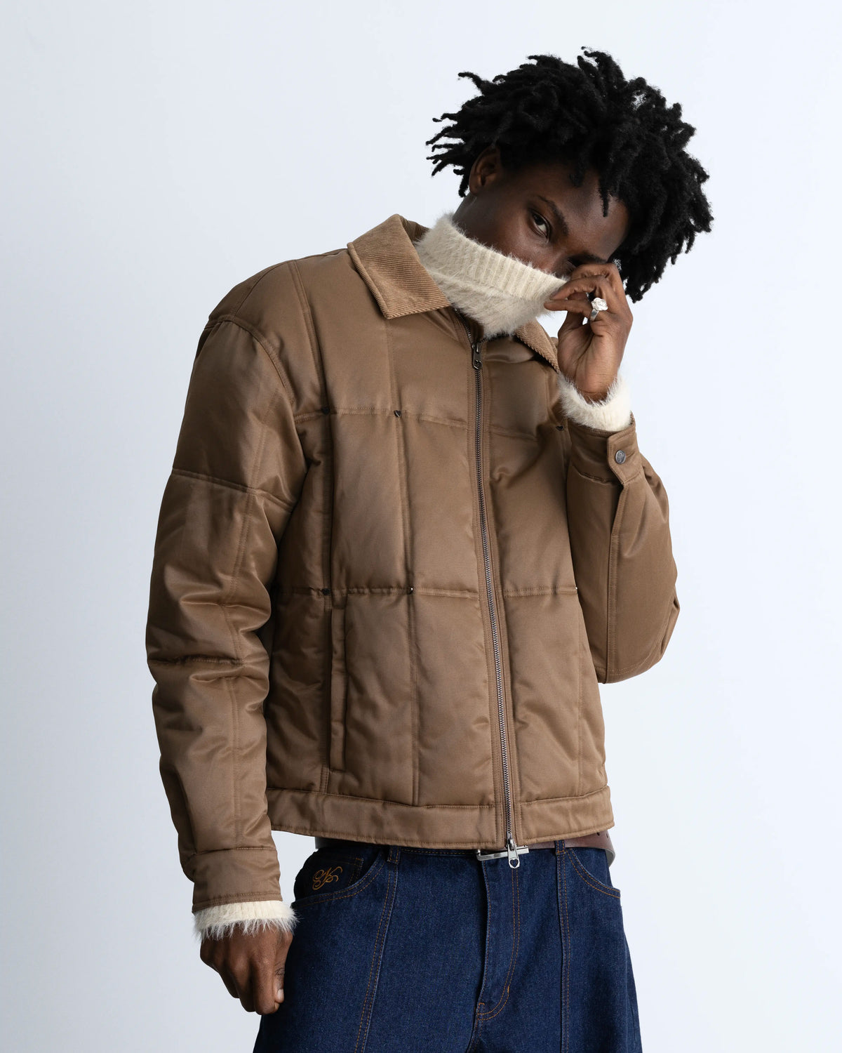 MAN [Model is 1.89 m / 6’2” wearing size L]