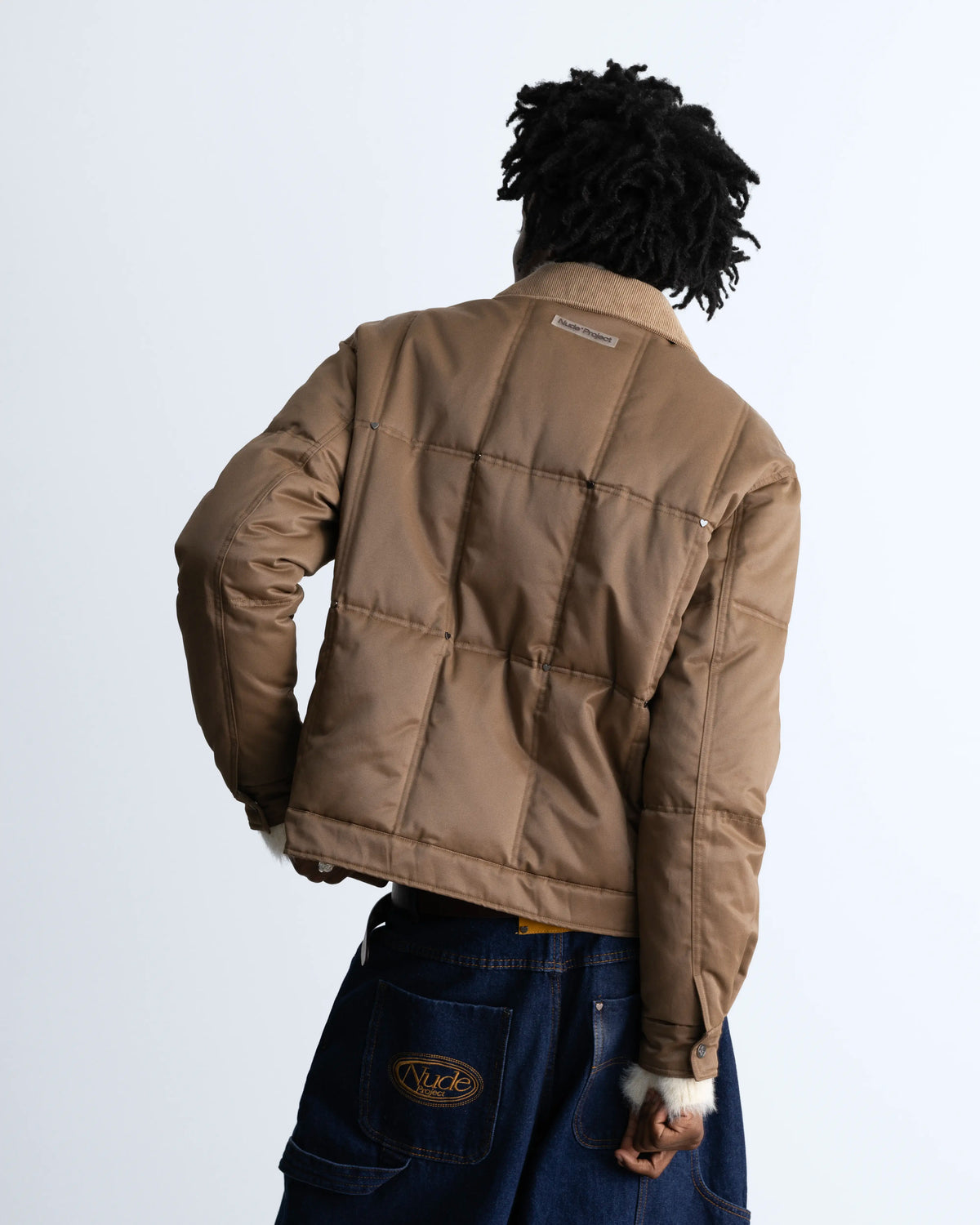 MAN [Model is 1.89 m / 6’2” wearing size L]