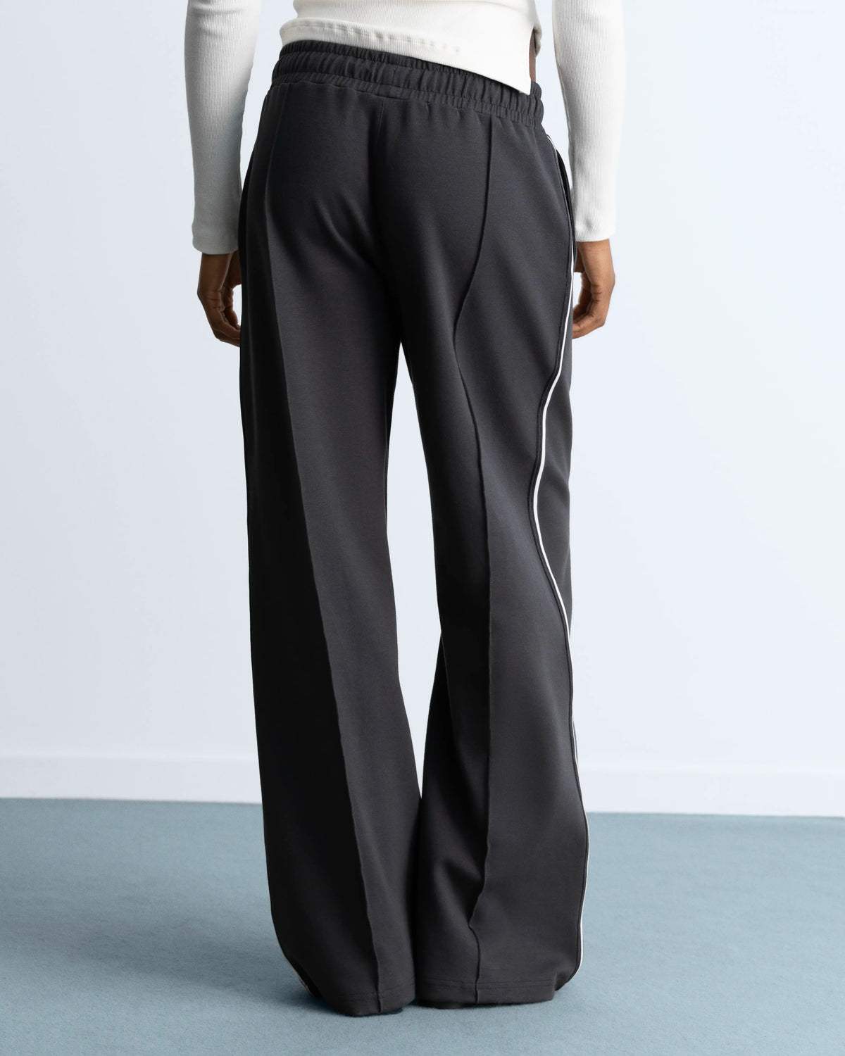 WOMAN [Model is 1.78 m / 5’10” wearing size S]