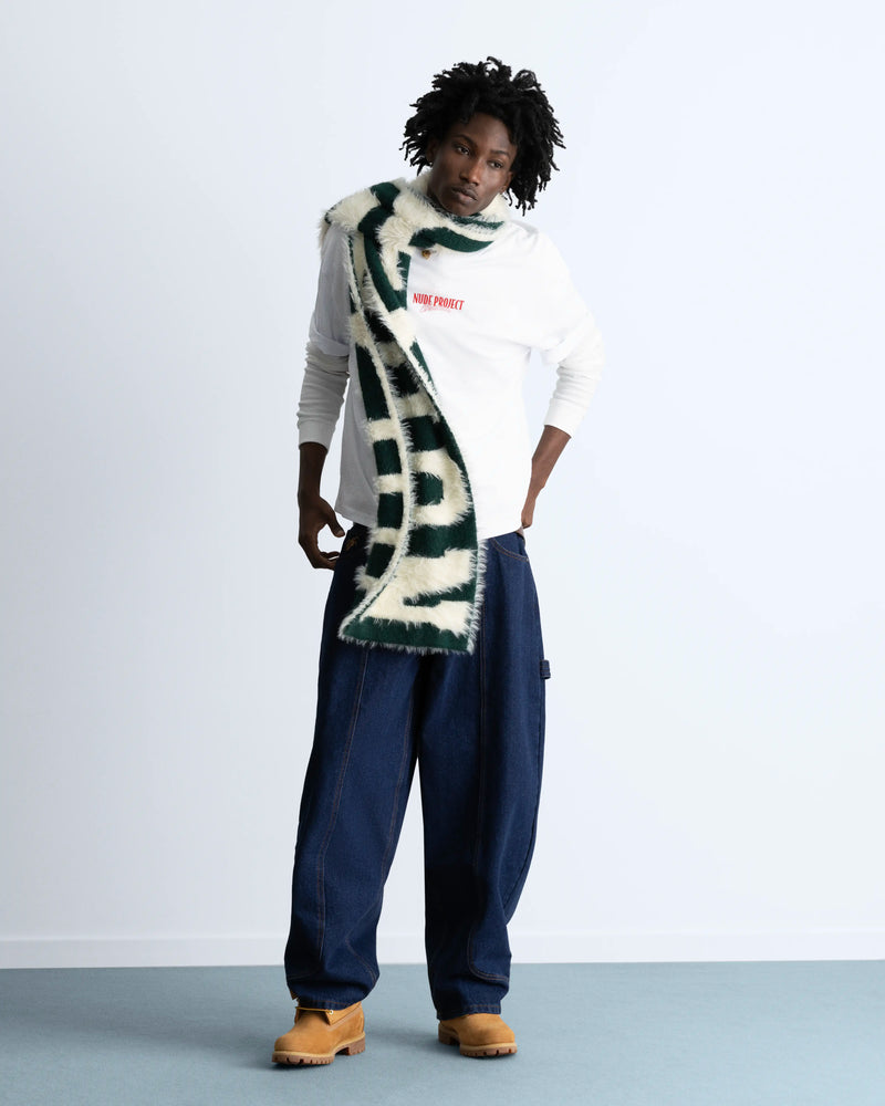 MAN [Model is 1.89 m / 6’2” wearing size M]