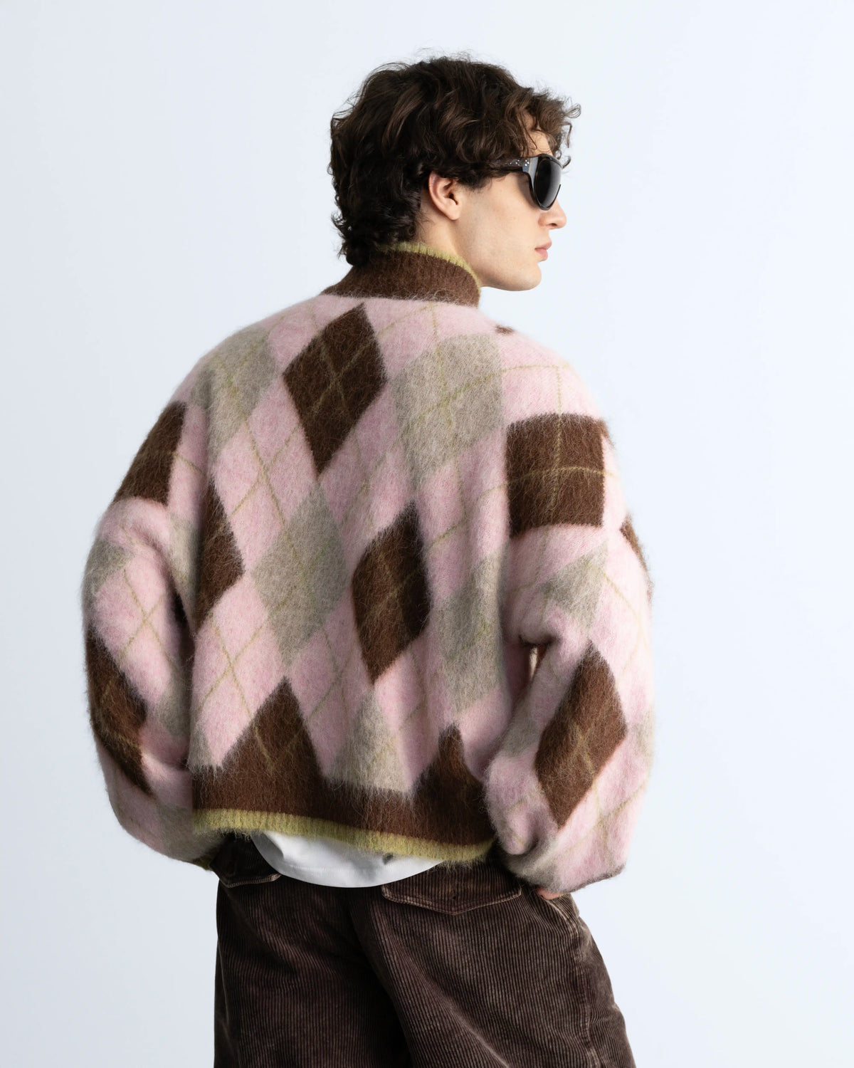 MAN [Model is 1.83 m / 6’0” wearing size M]