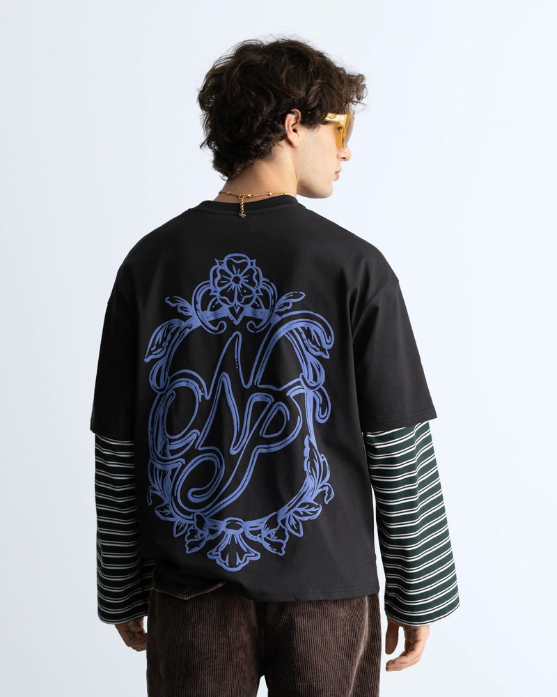 MAN [Model is 1.83 m / 6’0” wearing size M]