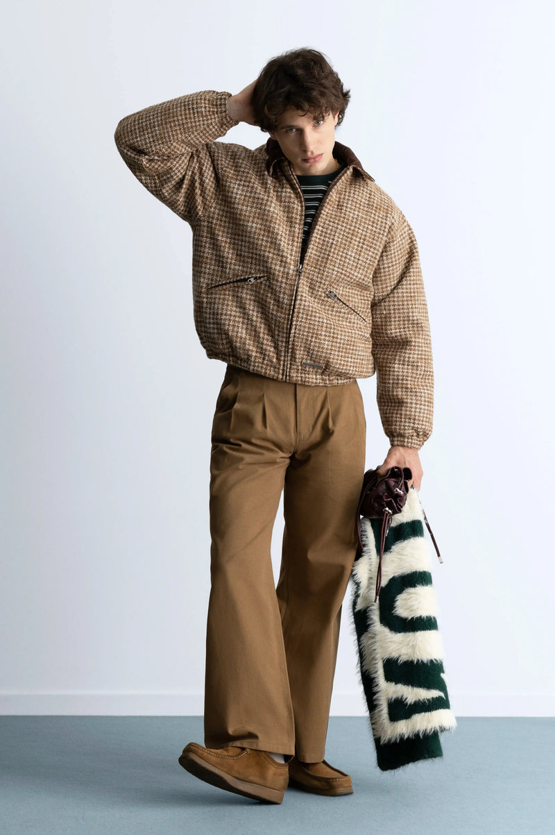 MAN [Model is 1.83 m / 6’0” wearing size M]