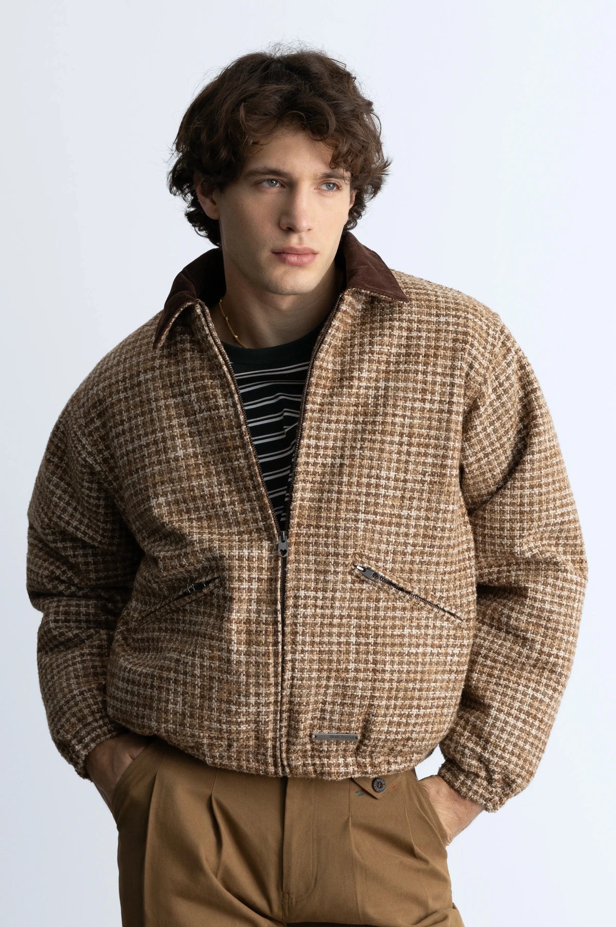 MAN [Model is 1.83 m / 6’0” wearing size M]