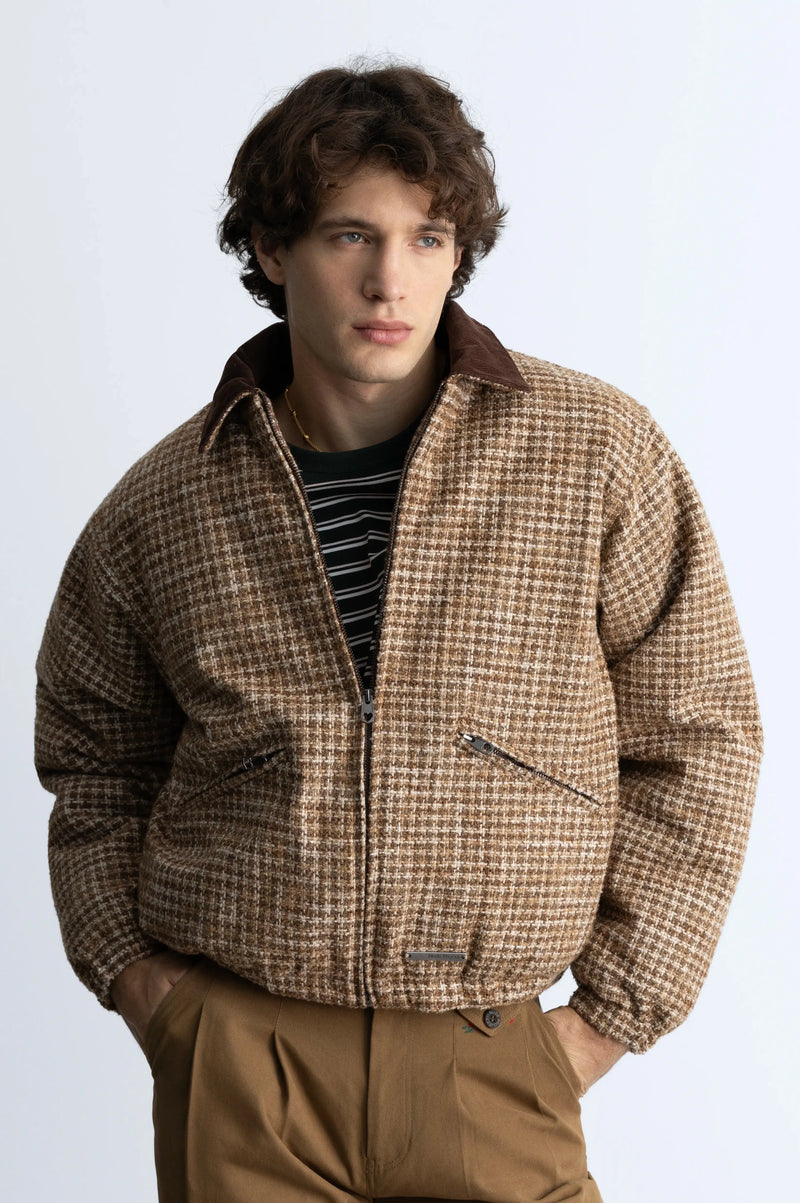MAN [Model is 1.83 m / 6’0” wearing size M]