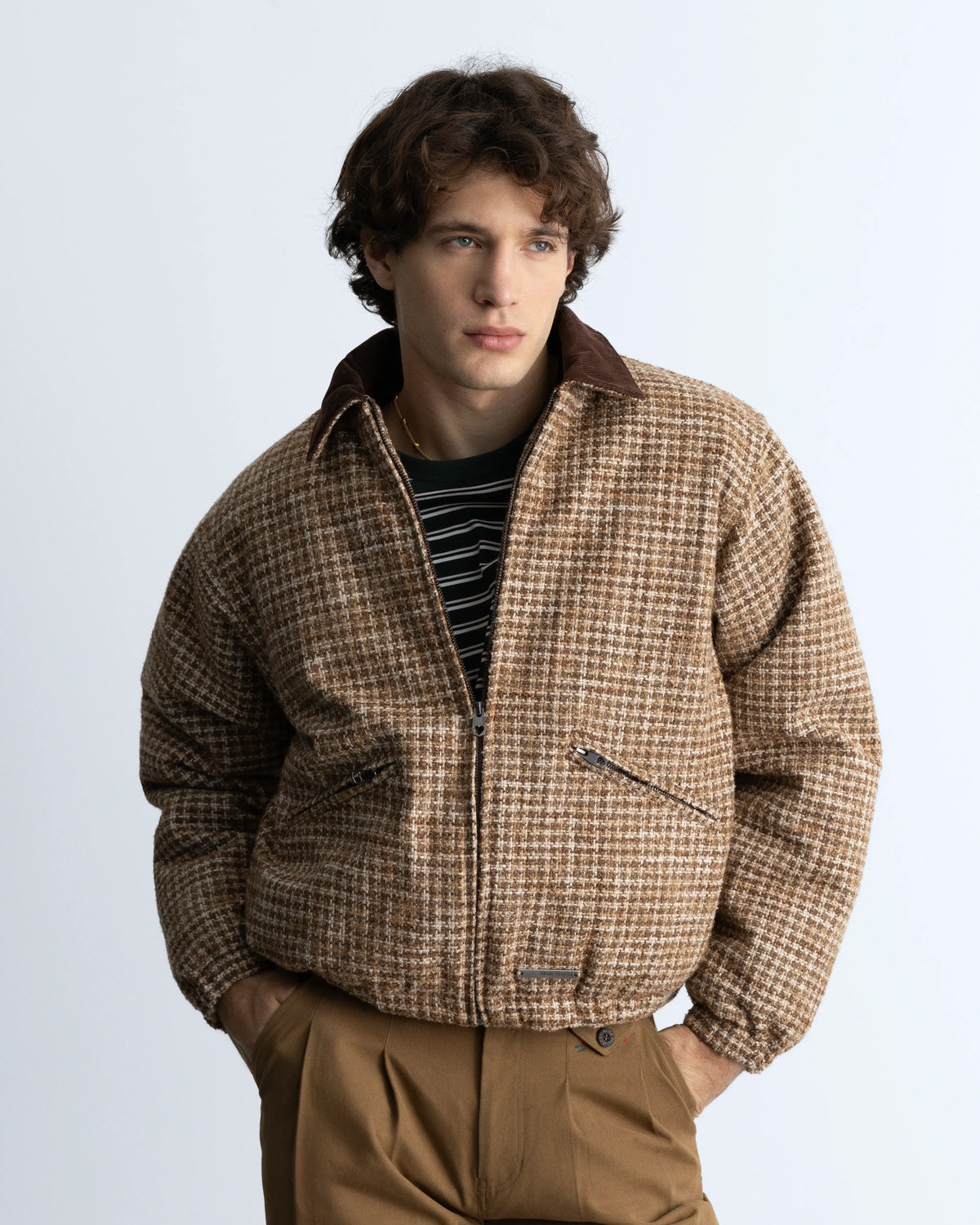 MAN [Model is 1.83 m / 6’0” wearing size M]
