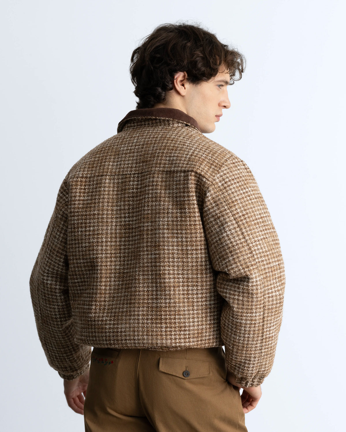 MAN [Model is 1.83 m / 6’0” wearing size M]