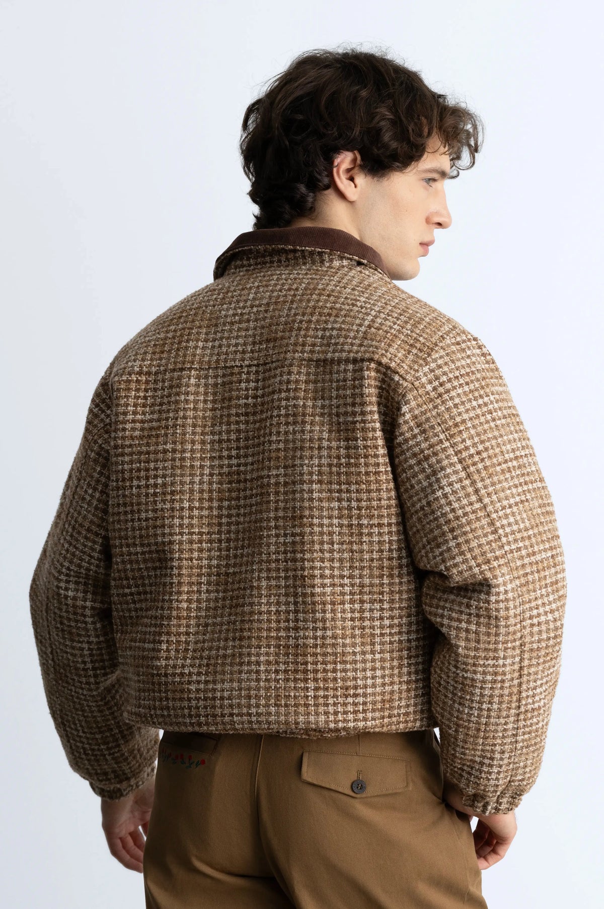 MAN [Model is 1.83 m / 6’0” wearing size M]