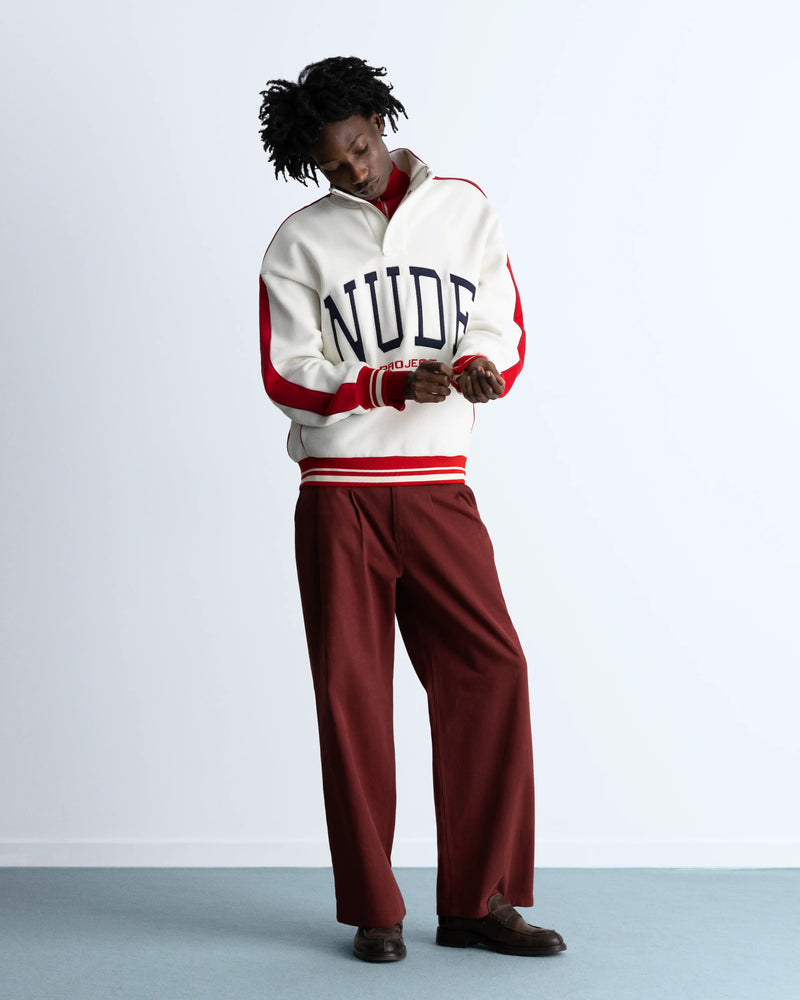 MAN [Model is 1.83 m / 6’0” wearing size M]