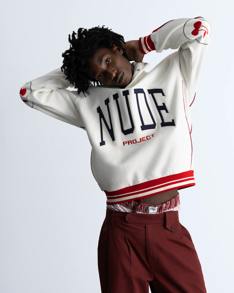 MAN [Model is 1.83 m / 6’0” wearing size M]