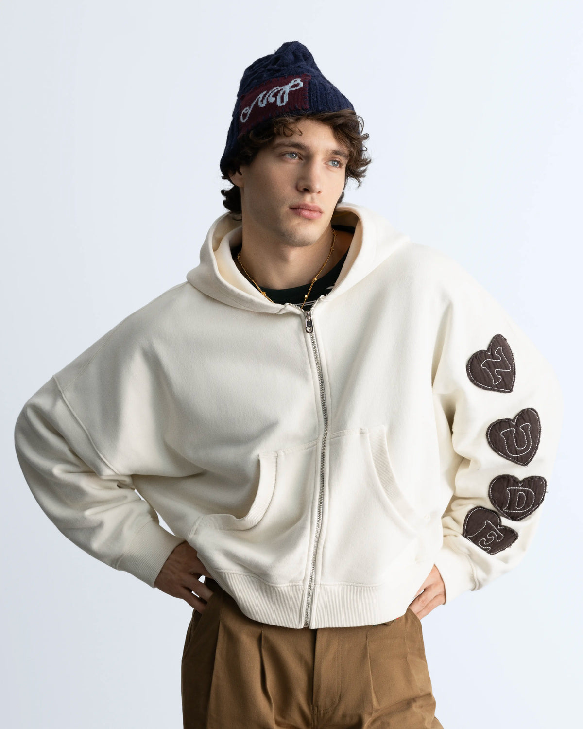 MAN [Model is 1.83 m / 6’0” wearing size M]