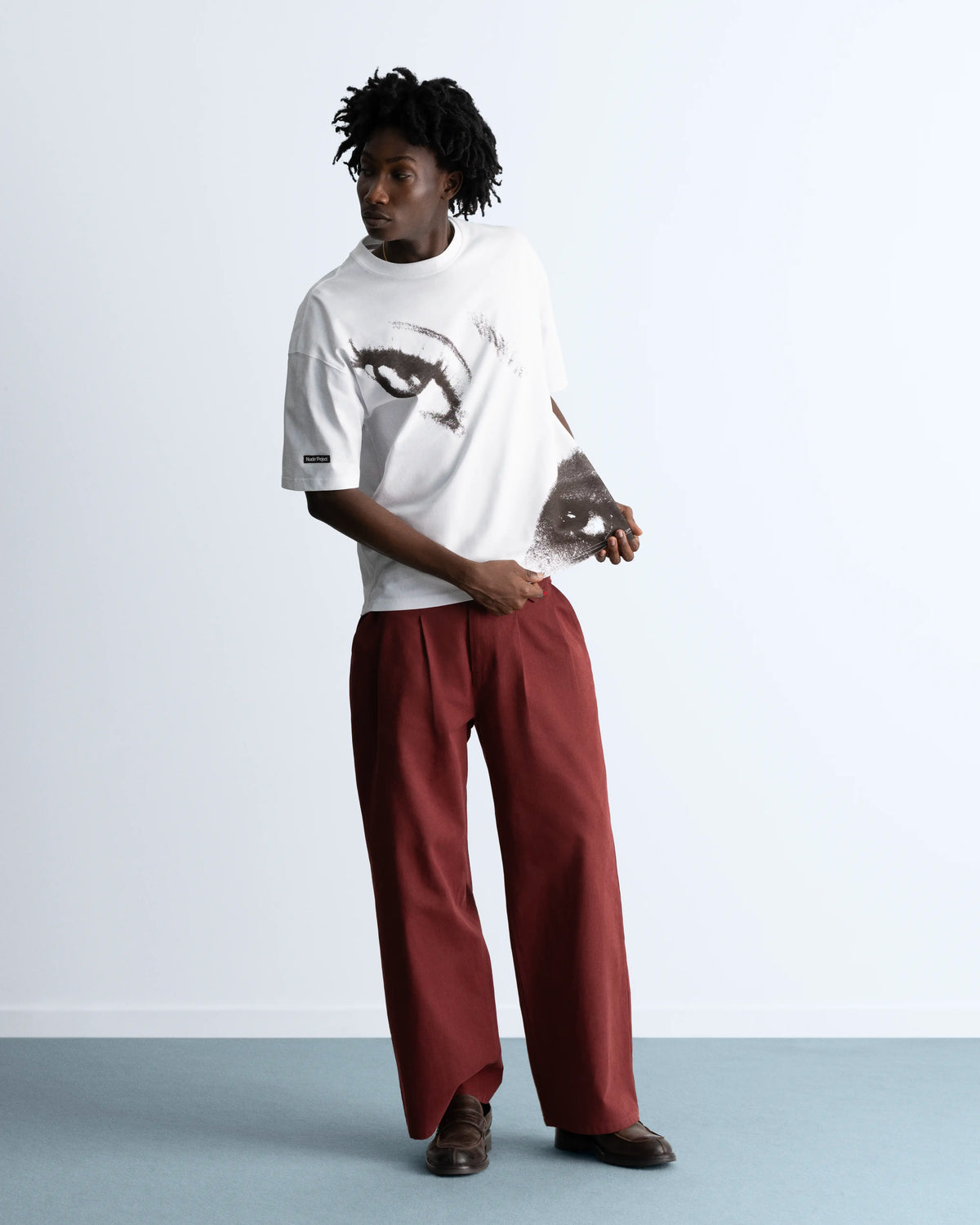 MAN [Model is 1.83 m / 6’0” wearing size M]