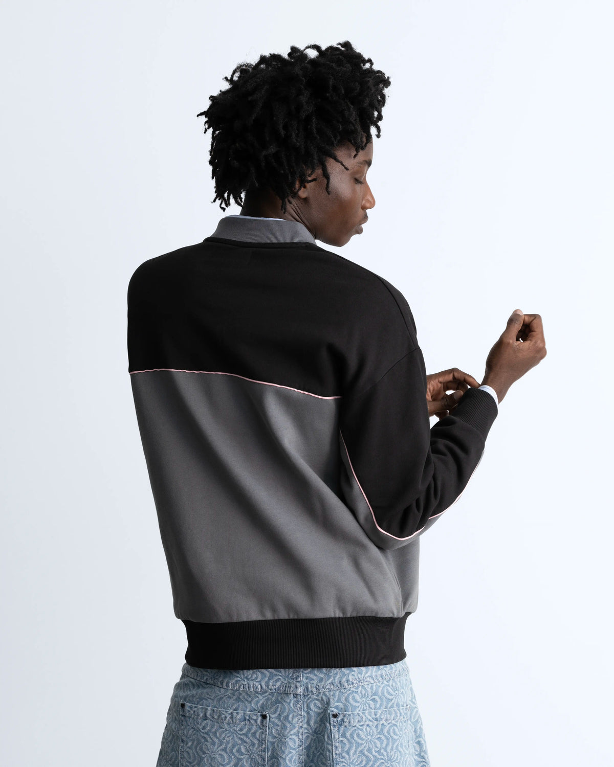 MAN [Model is 1.89 m / 6’2” wearing size M]