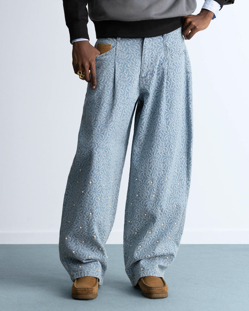 MAN [Model is 1.89 m / 6’2” wearing size L]