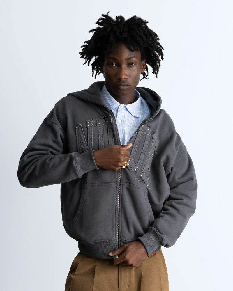 MAN [Model is 1.89 m / 6’2” wearing size M]