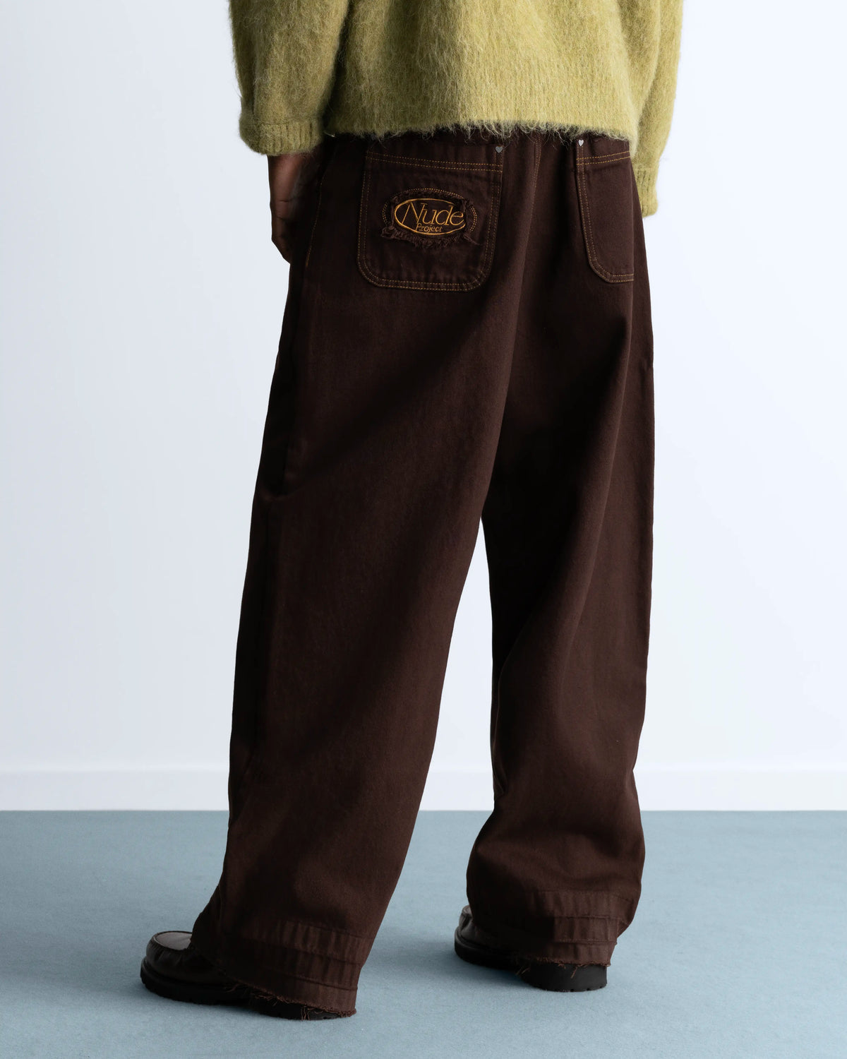 MAN [Model is 1.89 m / 6’2” wearing size M]