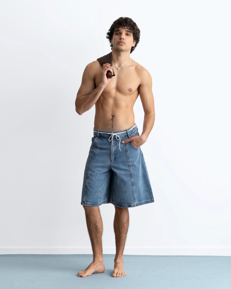 MAN [Model is 187cm / 6'2" wearing size 40]