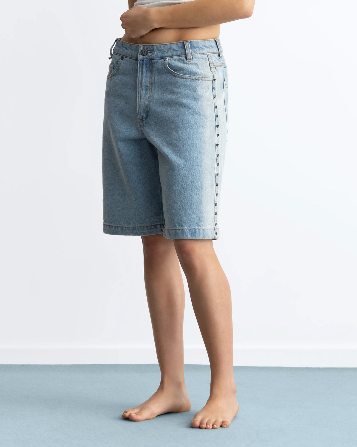 WOMAN [Model is 173 cm / 5’8” wearing size 38]