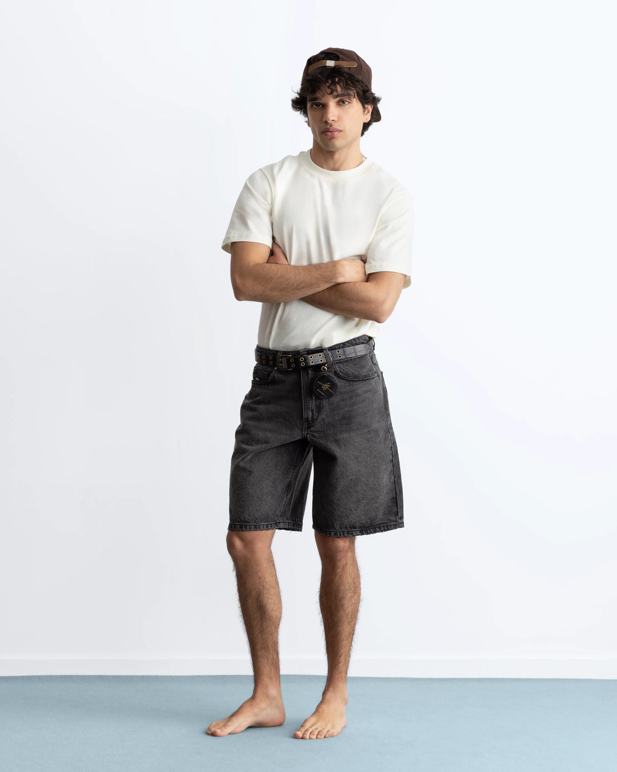 MAN [Model is 187 cm / 6'2" wearing size 40]