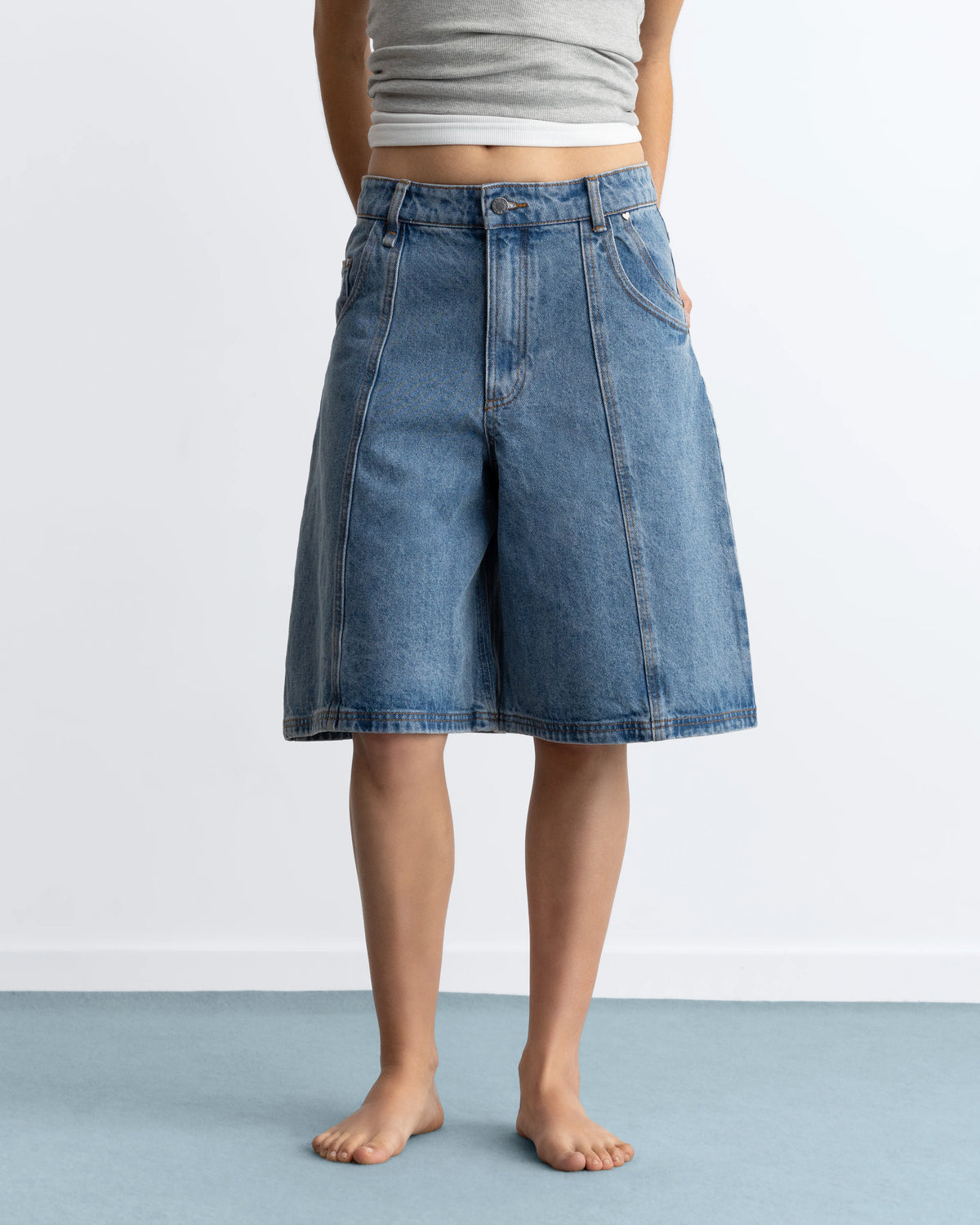 WOMAN [Model is 173 cm / 5’8” wearing size 38]