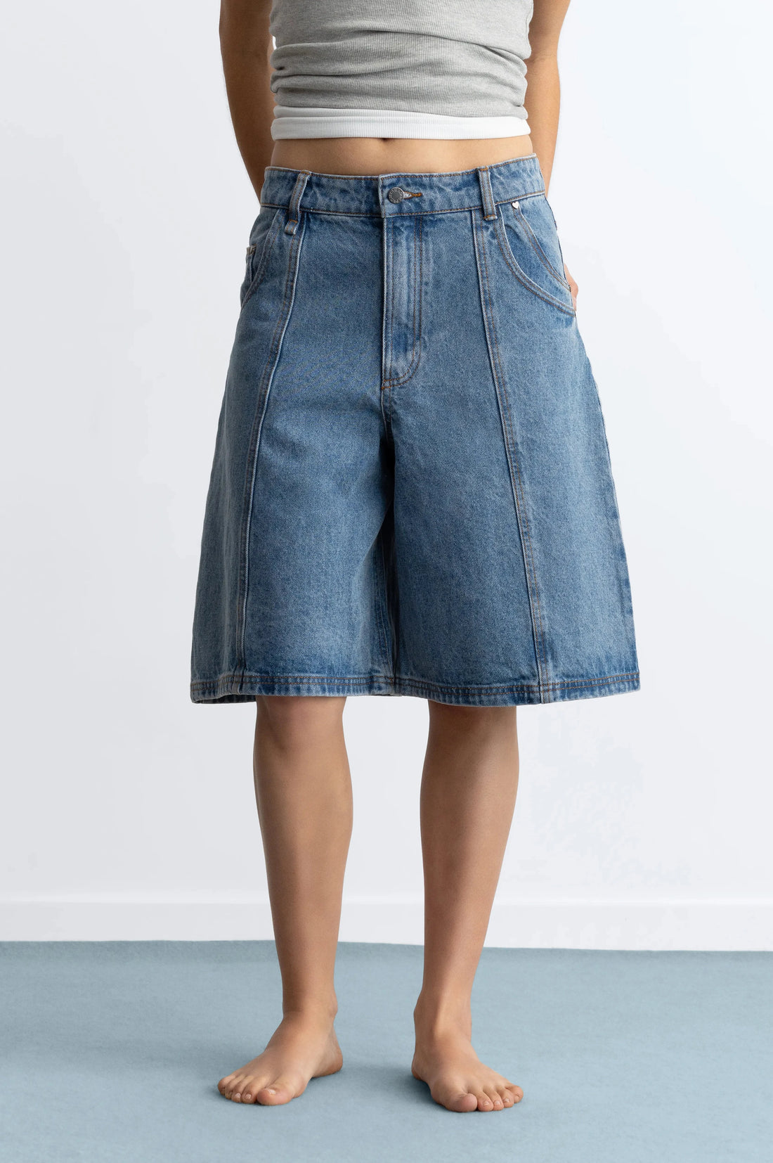 WOMAN [Model is 173 cm / 5’8” wearing size 38]