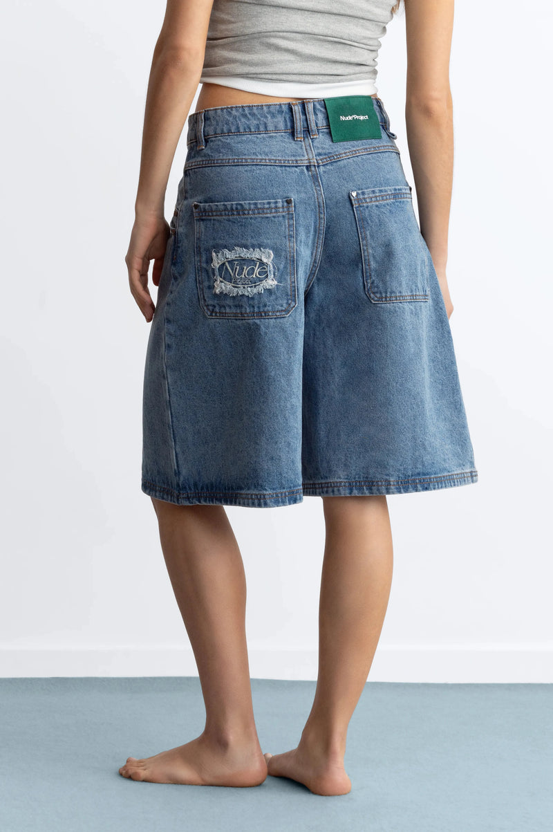 WOMAN [Model is 173 cm / 5’8” wearing size 38]