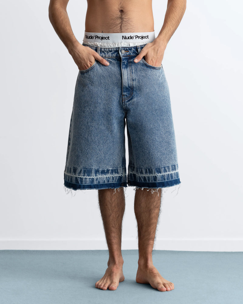 MAN [Model is 187 cm / 6'2" wearing size 40]