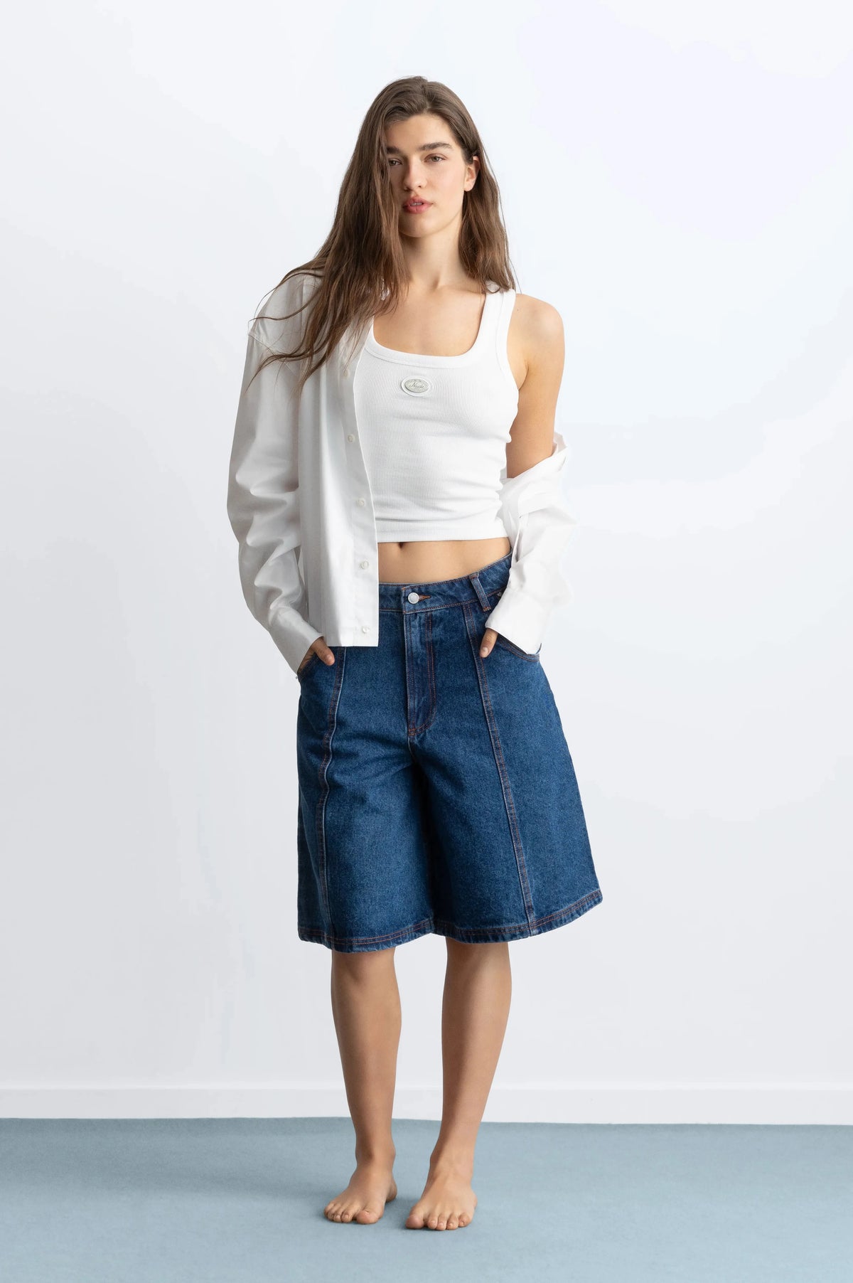 WOMAN [Model is 173 cm / 5’8” wearing size 38]