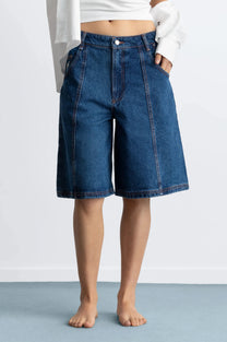 WOMAN [Model is 173 cm / 5’8” wearing size 38]