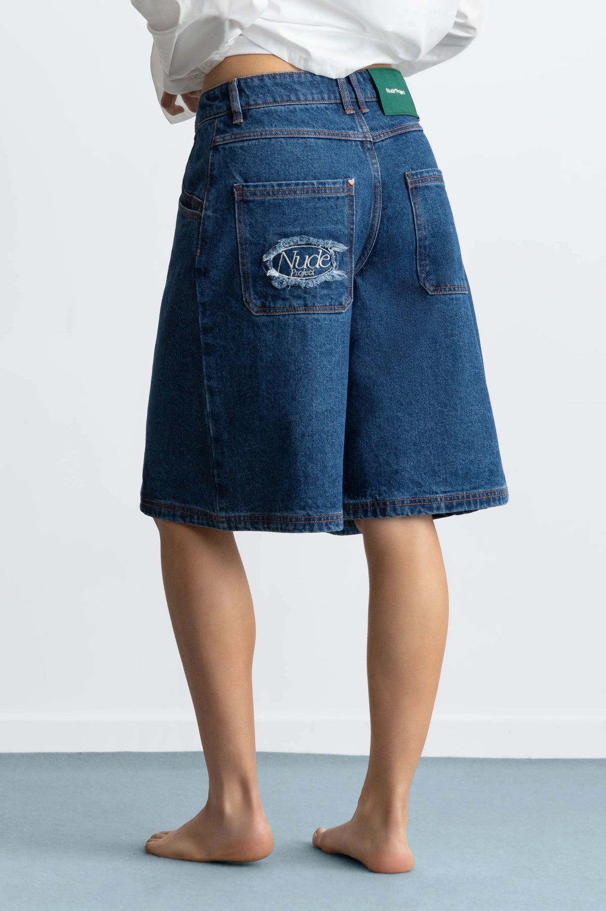 WOMAN [Model is 173 cm / 5’8” wearing size 38]