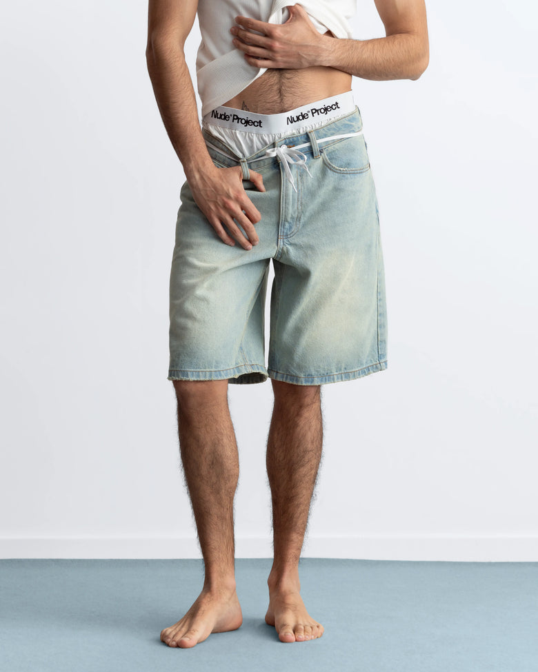 MAN [Model is 187 cm / 6'2" wearing size 40]