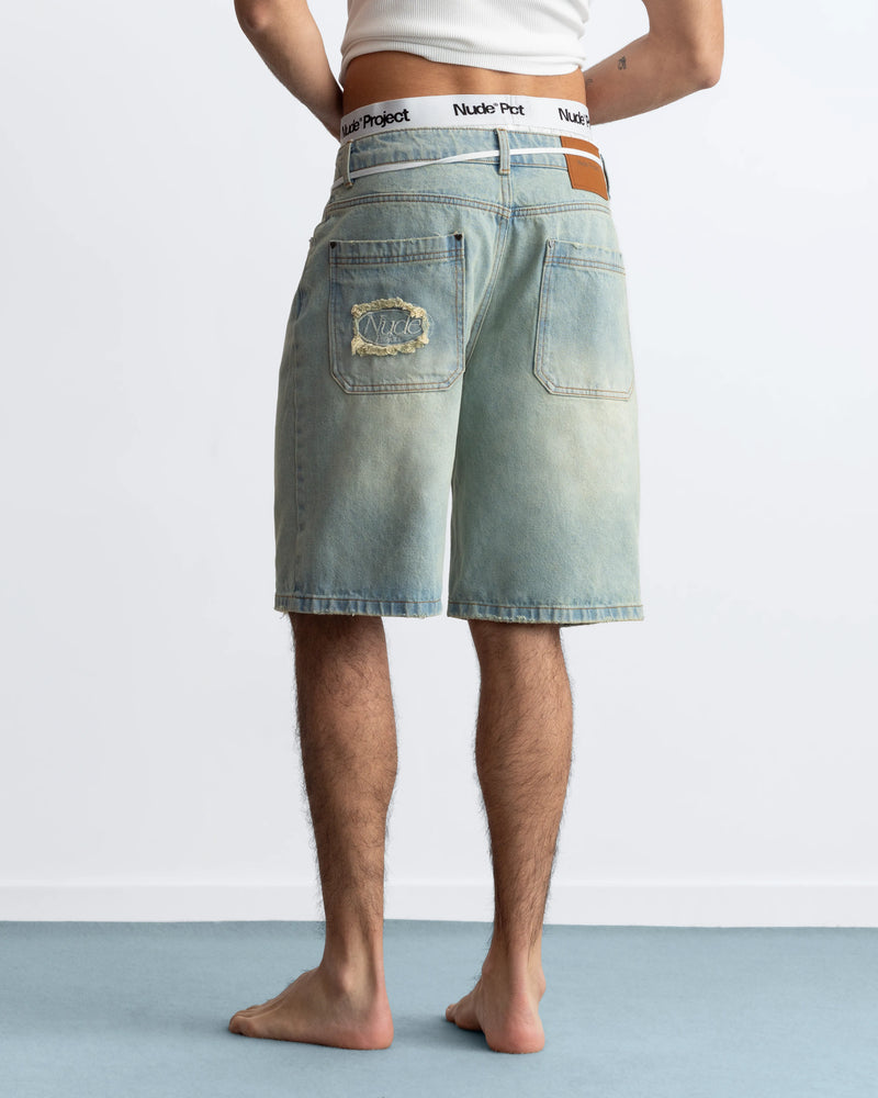 MAN [Model is 187 cm / 6'2" wearing size 40]