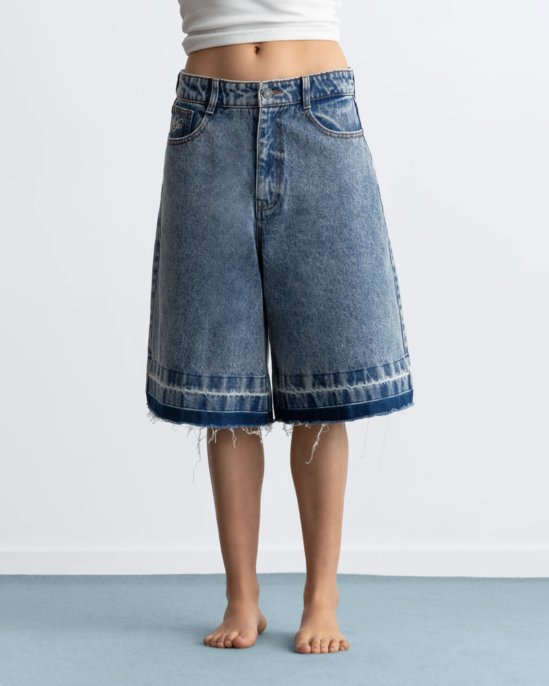 WOMAN [Model is 173 cm / 5’8” wearing size 38]