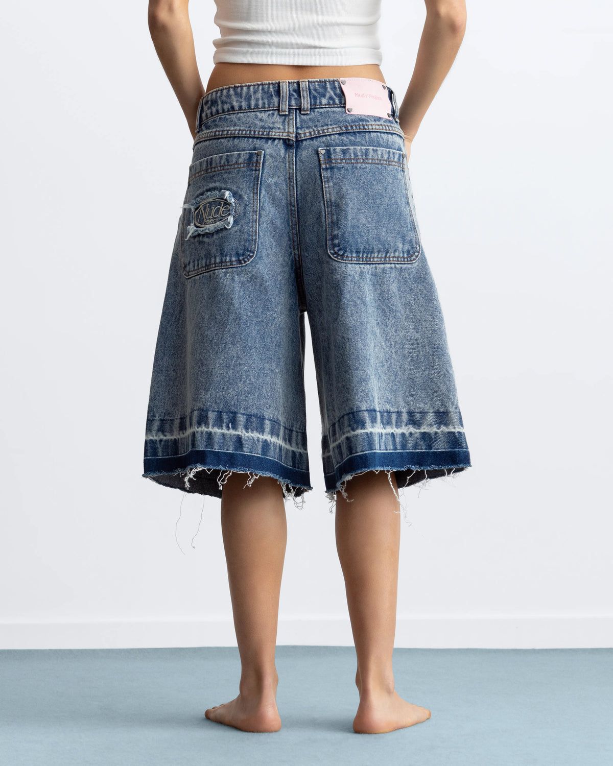 WOMAN [Model is 173 cm / 5’8” wearing size 38]