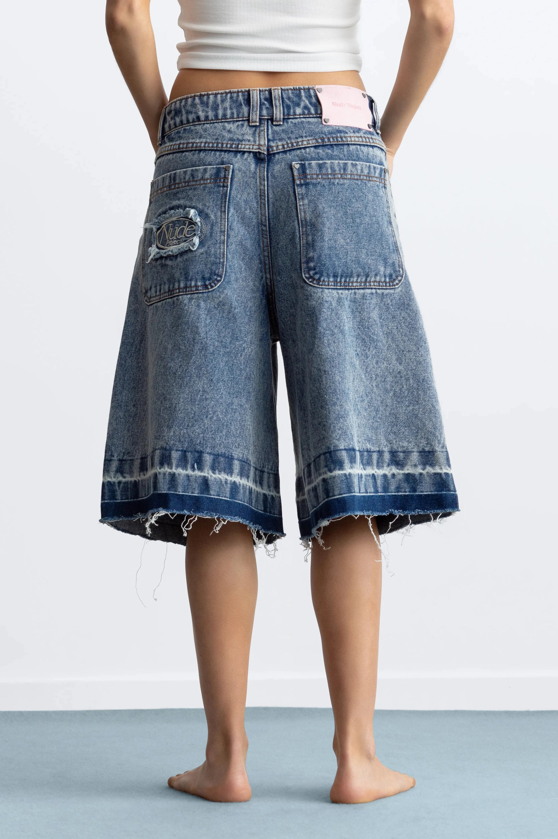 WOMAN [Model is 173 cm / 5’8” wearing size 38]
