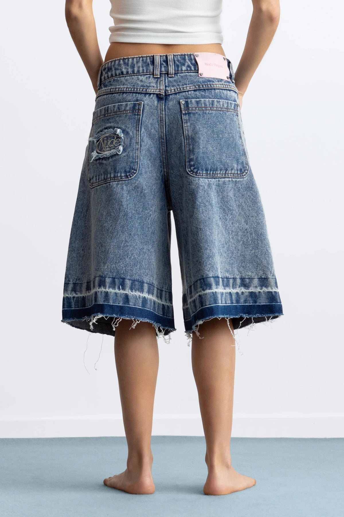 WOMAN [Model is 173 cm / 5’8” wearing size 38]