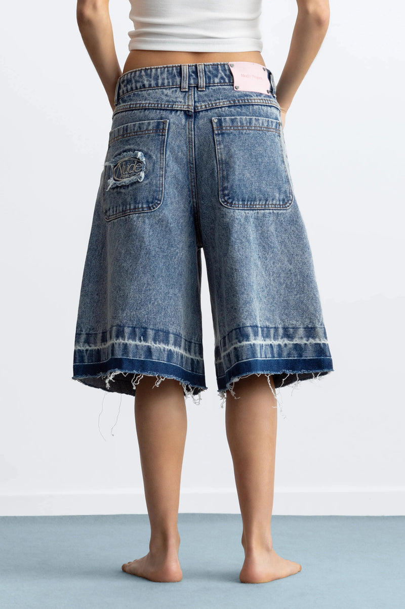 WOMAN [Model is 173 cm / 5’8” wearing size 38]