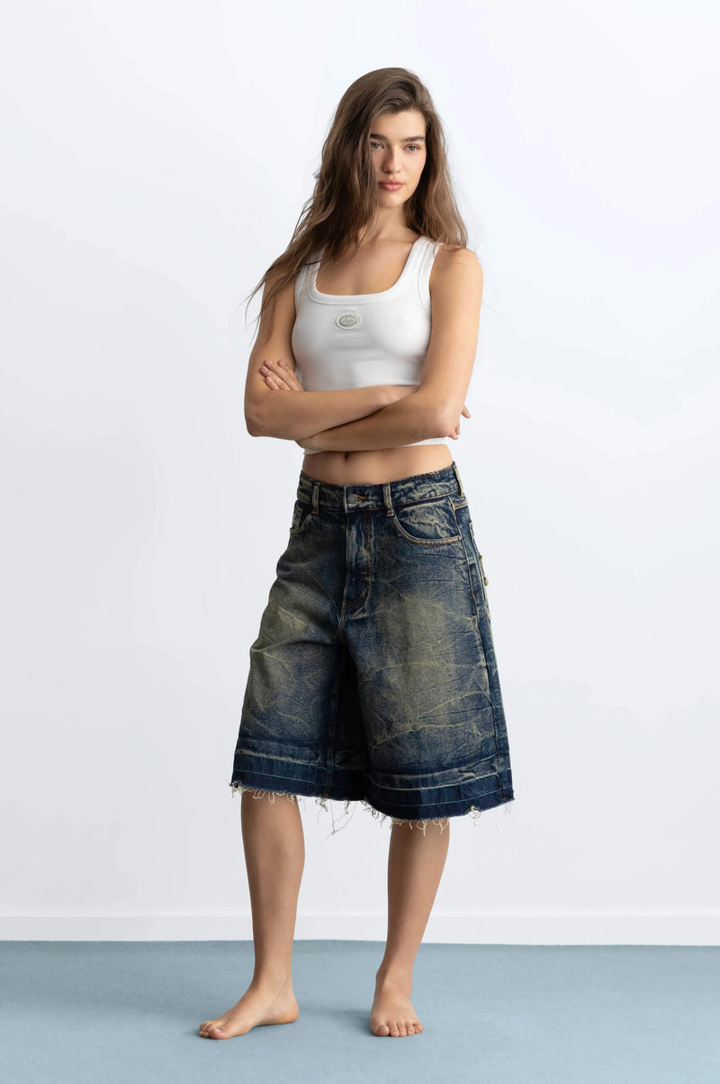 WOMAN [Model is 173 cm / 5’8” wearing size 38]