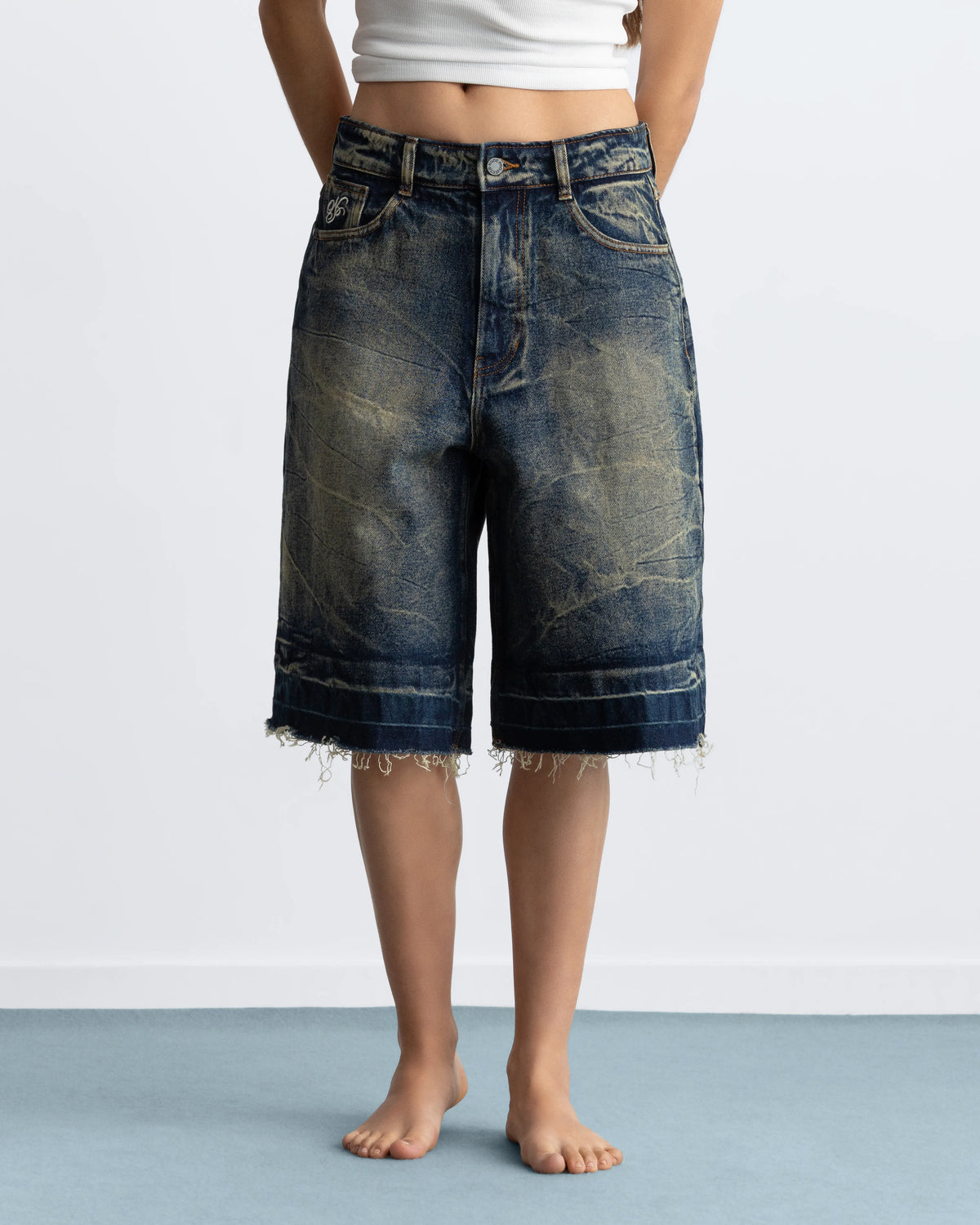 WOMAN [Model is 173 cm / 5’8” wearing size 38]