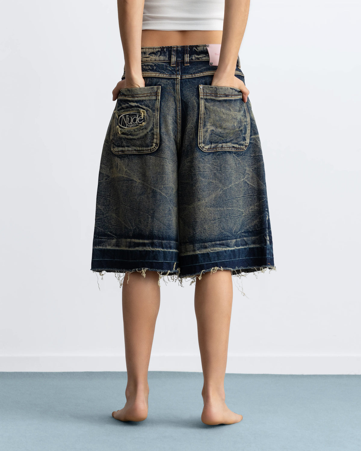 WOMAN [Model is 173 cm / 5’8” wearing size 38]