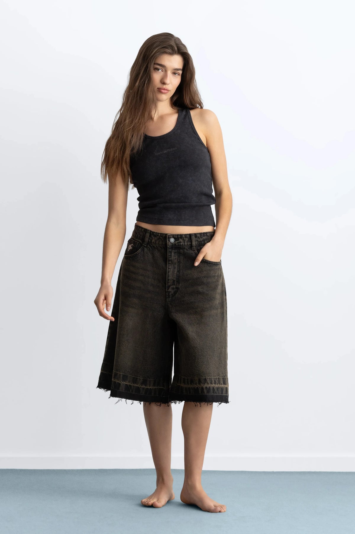 WOMAN [Model is 173 cm / 5’8” wearing size 38]