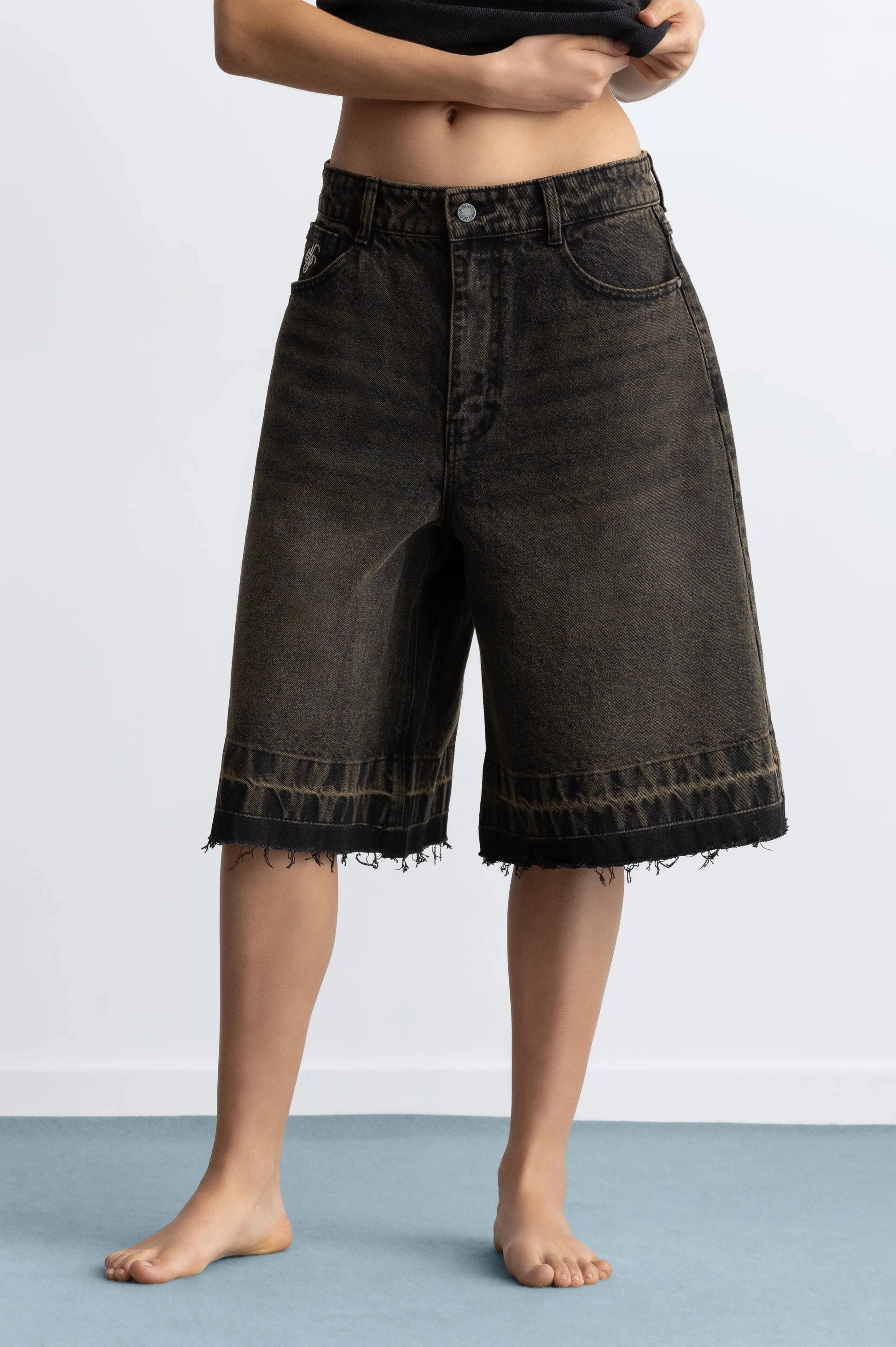 WOMAN [Model is 173 cm / 5’8” wearing size 38]