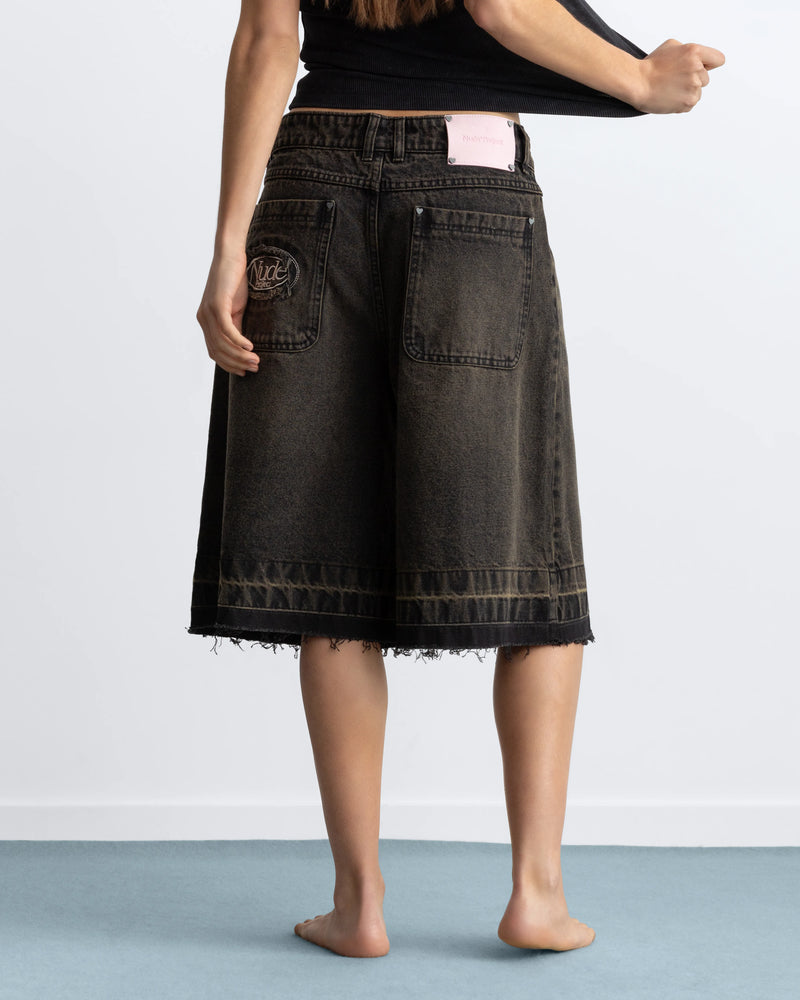 WOMAN [Model is 173 cm / 5’8” wearing size 38]