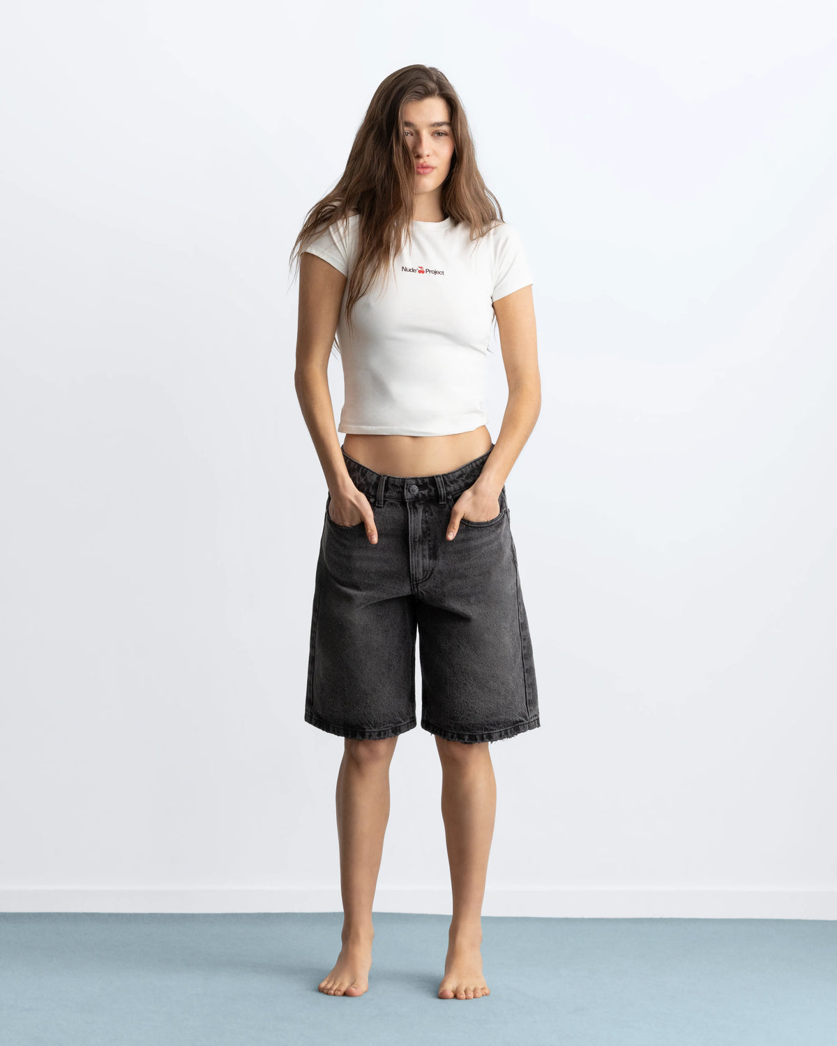 WOMAN [Model is 173 cm / 5’8” wearing size 38]